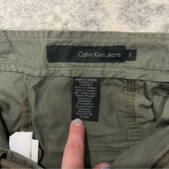 Calvin Klein Jeans Green Utility Rolled Shorts with Belt Size 2 - Picture 5 of 7
